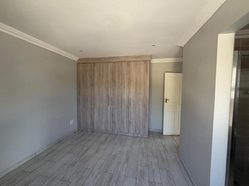 5 Bedroom Property for Sale in Annlin Gauteng