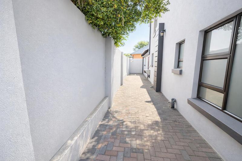 5 Bedroom Property for Sale in Annlin Gauteng