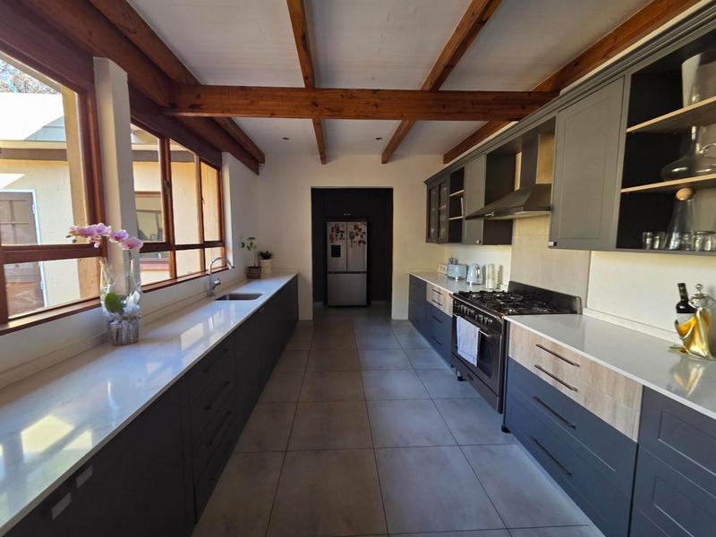 To Let 4 Bedroom Property for Rent in Waterkloof Ridge Gauteng