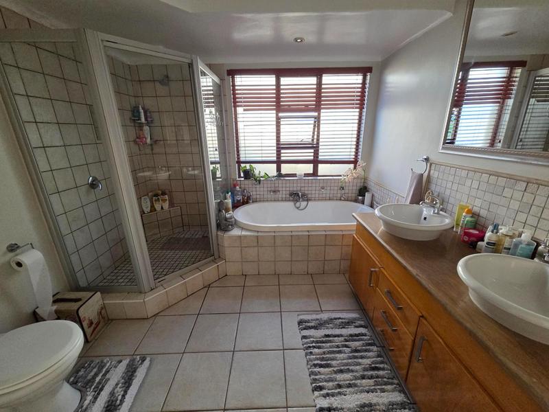 To Let 4 Bedroom Property for Rent in Waterkloof Ridge Gauteng