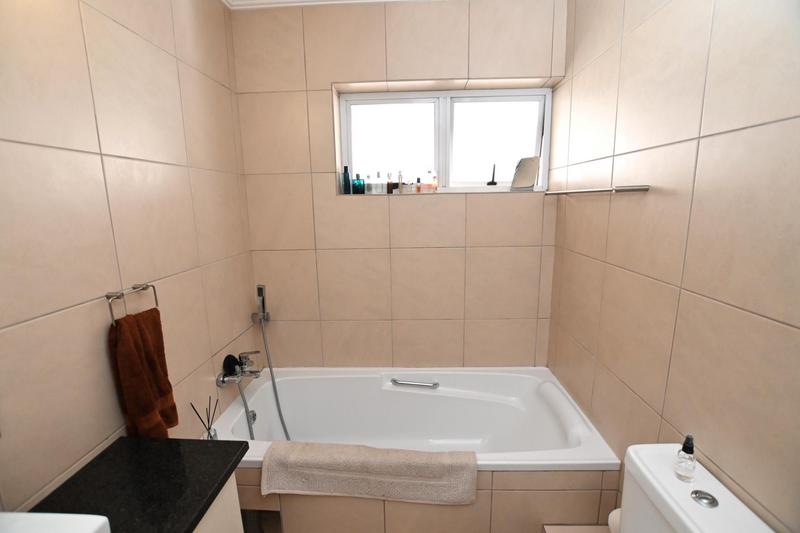 1 Bedroom Property for Sale in Sandton Central Gauteng