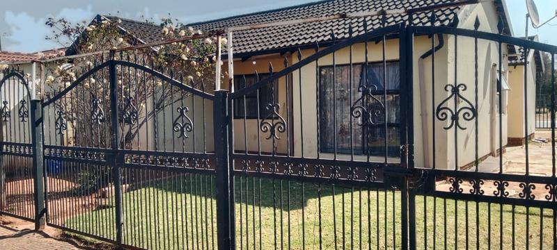 4 Bedroom Property for Sale in Vosloorus Gauteng