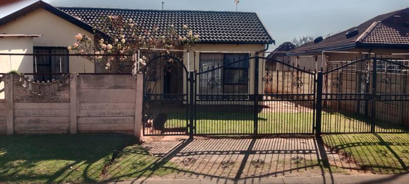 4 Bedroom Property for Sale in Vosloorus Gauteng