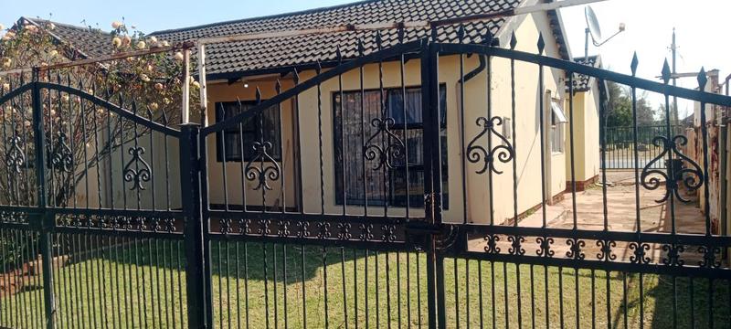 4 Bedroom Property for Sale in Vosloorus Gauteng