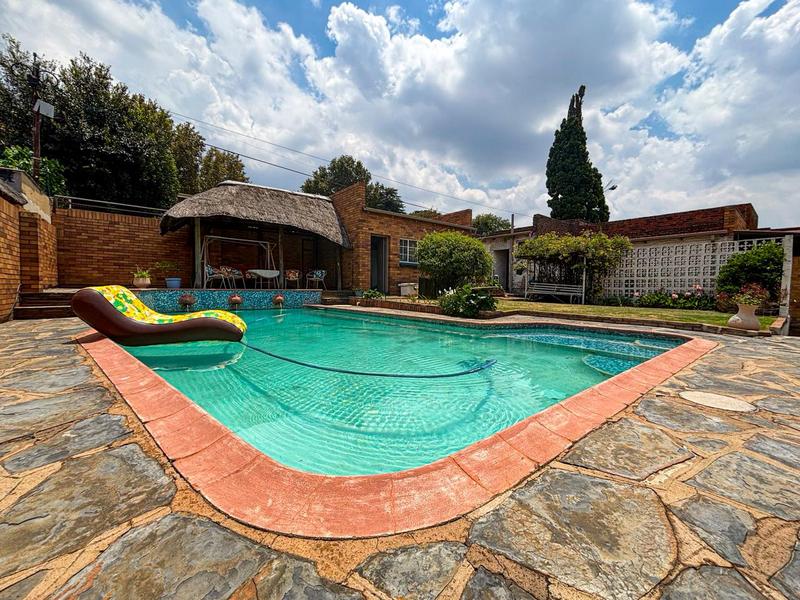 4 Bedroom Property for Sale in Linmeyer Gauteng