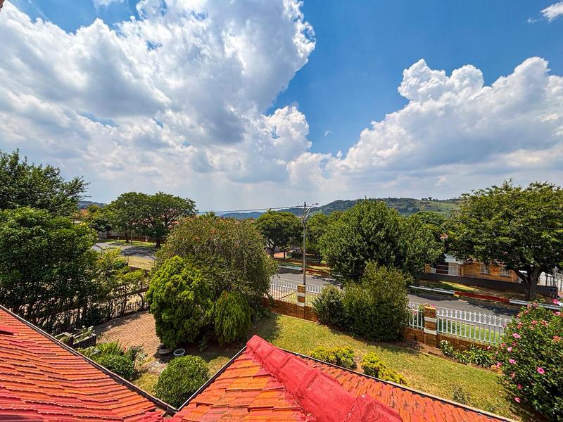 4 Bedroom Property for Sale in Linmeyer Gauteng