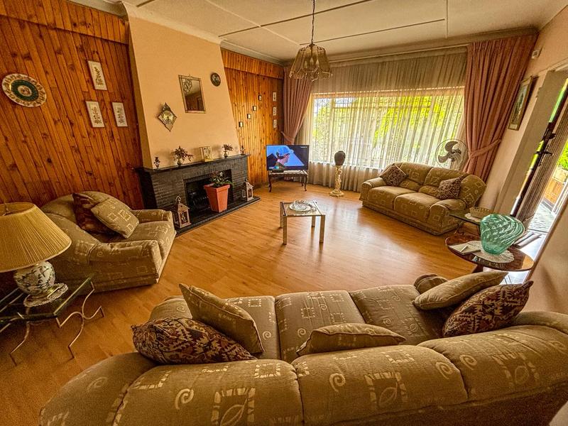 4 Bedroom Property for Sale in Linmeyer Gauteng