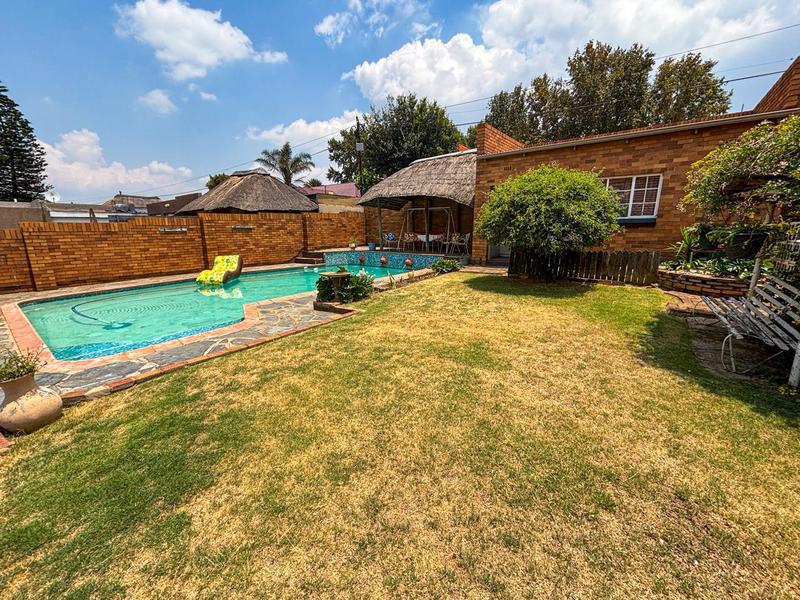 4 Bedroom Property for Sale in Linmeyer Gauteng