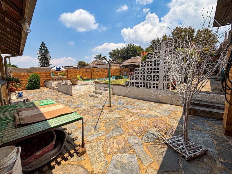 4 Bedroom Property for Sale in Linmeyer Gauteng