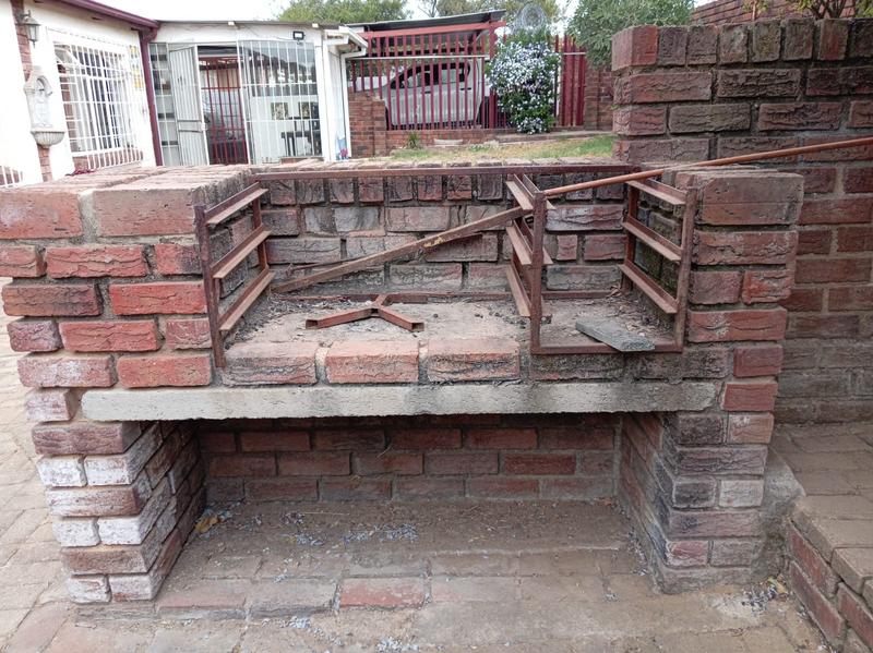 4 Bedroom Property for Sale in Krugersdorp Gauteng