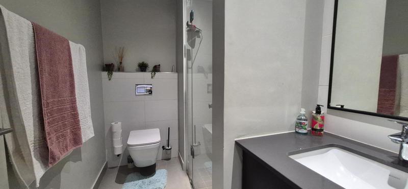 To Let 2 Bedroom Property for Rent in Midfield Estate Gauteng