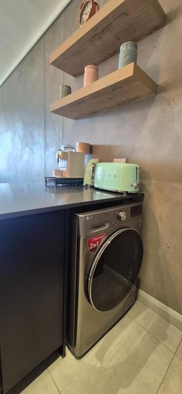 To Let 2 Bedroom Property for Rent in Midfield Estate Gauteng