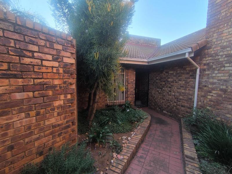 3 Bedroom Property for Sale in Garsfontein Gauteng