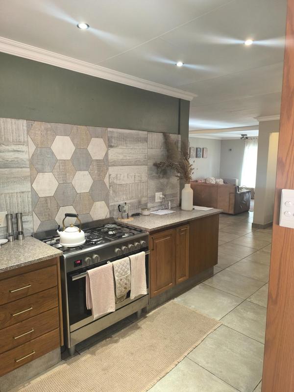 3 Bedroom Property for Sale in Garsfontein Gauteng