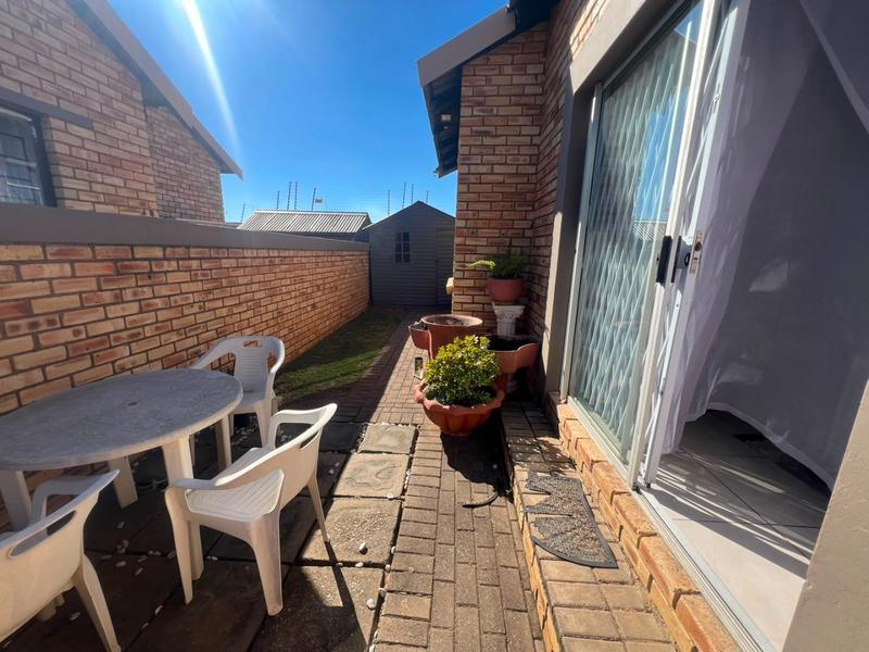 To Let 2 Bedroom Property for Rent in Greenhills Gauteng