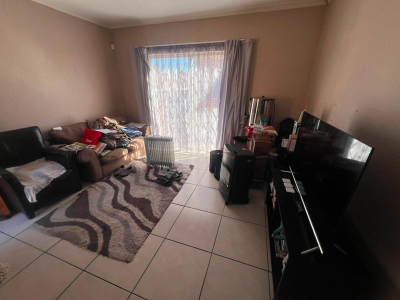 To Let 2 Bedroom Property for Rent in Greenhills Gauteng