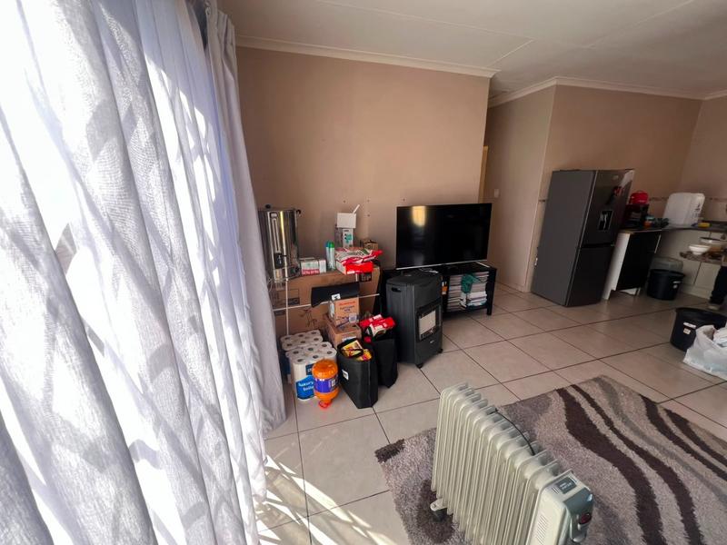 To Let 2 Bedroom Property for Rent in Greenhills Gauteng