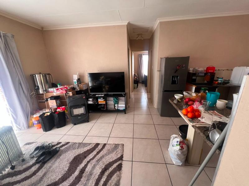 To Let 2 Bedroom Property for Rent in Greenhills Gauteng