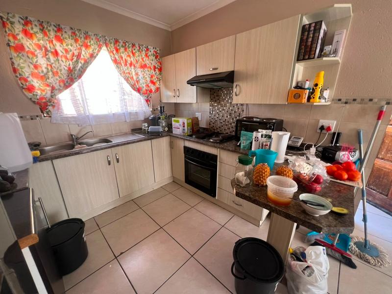 To Let 2 Bedroom Property for Rent in Greenhills Gauteng
