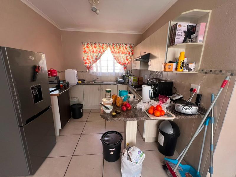 To Let 2 Bedroom Property for Rent in Greenhills Gauteng