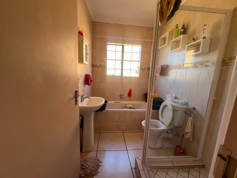 To Let 2 Bedroom Property for Rent in Greenhills Gauteng
