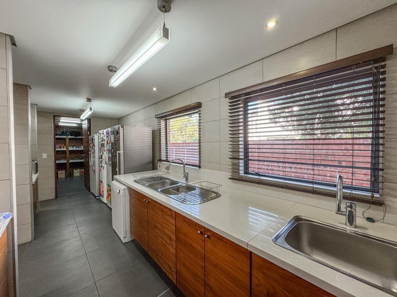 4 Bedroom Property for Sale in Midfield Estate Gauteng