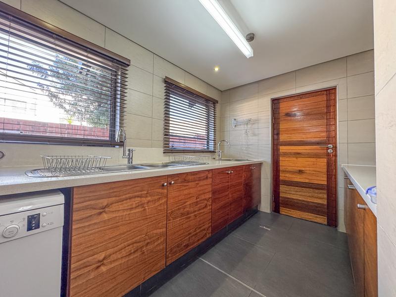 4 Bedroom Property for Sale in Midfield Estate Gauteng