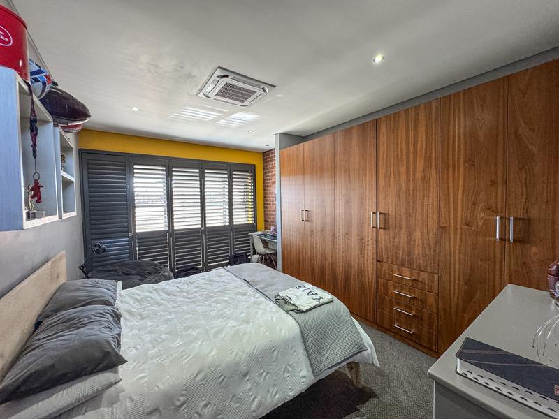 4 Bedroom Property for Sale in Midfield Estate Gauteng