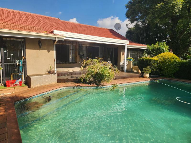 3 Bedroom Property for Sale in Buurendal Gauteng