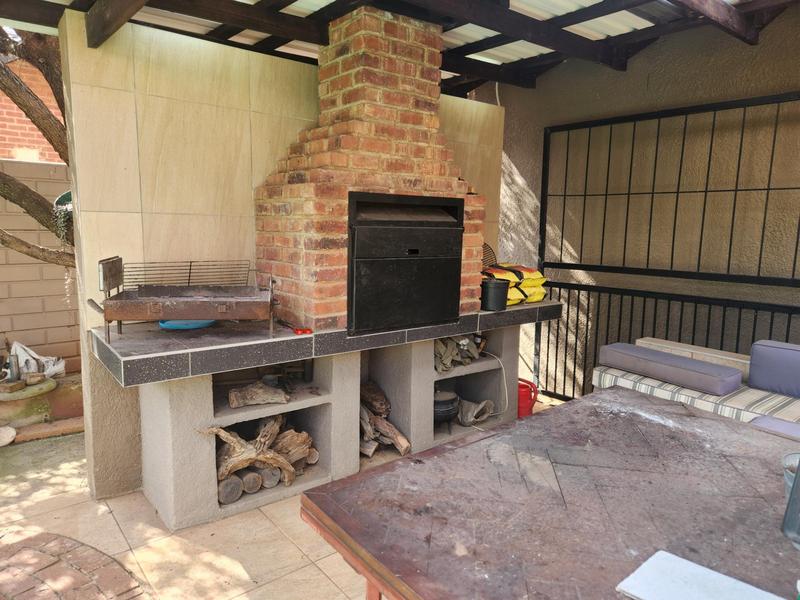 3 Bedroom Property for Sale in Buurendal Gauteng