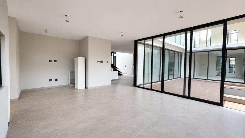 5 Bedroom Property for Sale in Copperleaf Estate Gauteng
