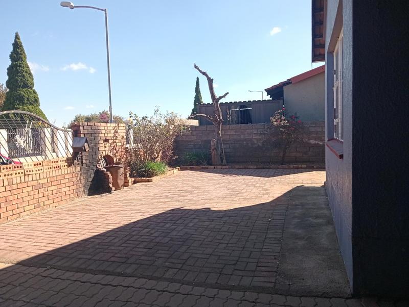 3 Bedroom Property for Sale in Kagiso Gauteng