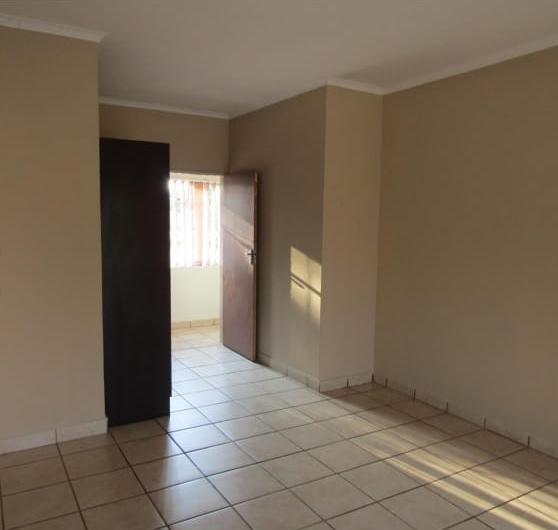 To Let 2 Bedroom Property for Rent in Helderkruin Gauteng