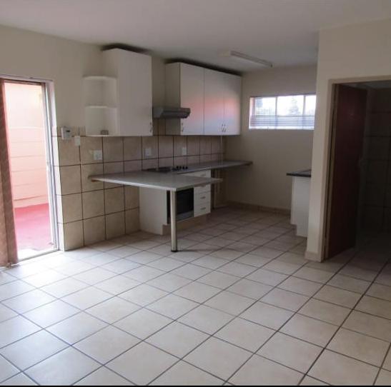 To Let 2 Bedroom Property for Rent in Helderkruin Gauteng