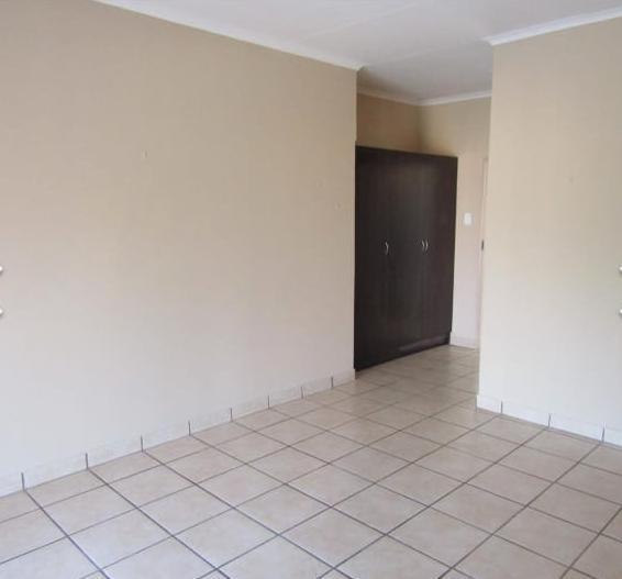 To Let 2 Bedroom Property for Rent in Helderkruin Gauteng