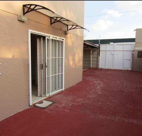To Let 2 Bedroom Property for Rent in Helderkruin Gauteng