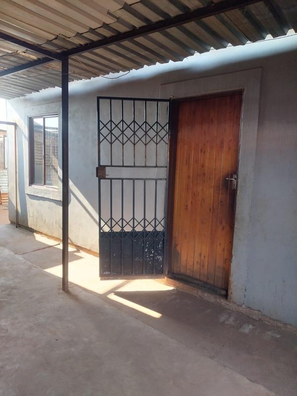 2 Bedroom Property for Sale in Katlehong South Gauteng