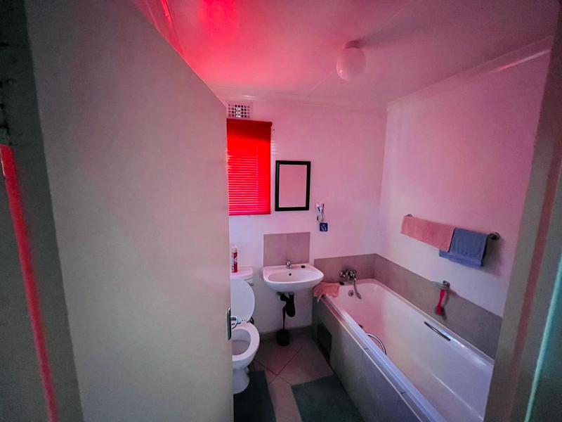 2 Bedroom Property for Sale in Windmill Park Gauteng