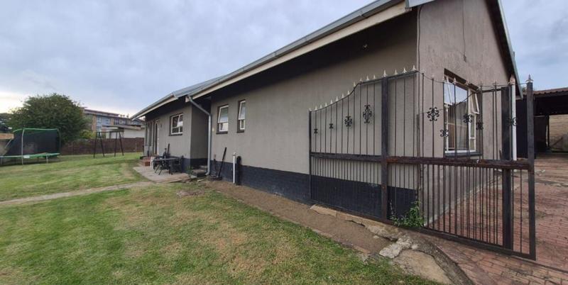 3 Bedroom Property for Sale in Birchleigh Gauteng