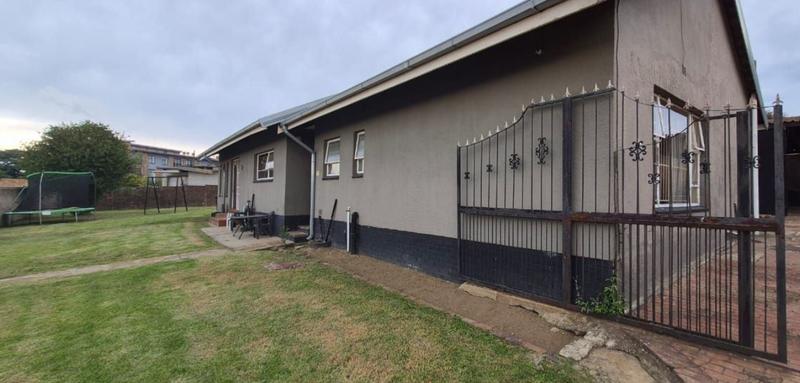 3 Bedroom Property for Sale in Birchleigh Gauteng