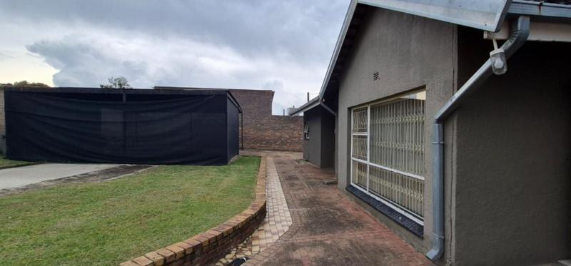 3 Bedroom Property for Sale in Birchleigh Gauteng