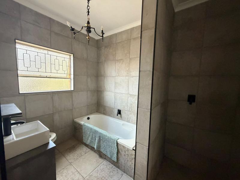 To Let 4 Bedroom Property for Rent in Northcliff Gauteng