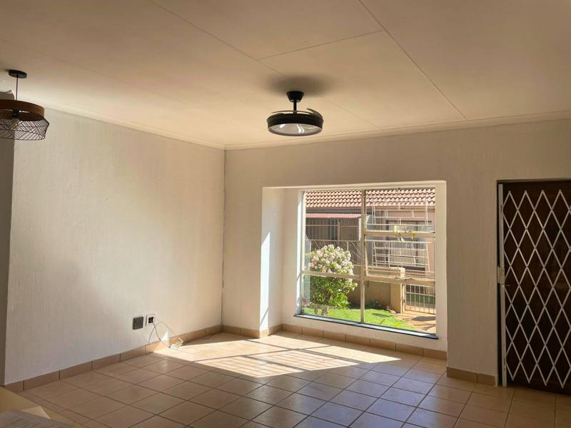 2 Bedroom Property for Sale in Birchleigh North Gauteng