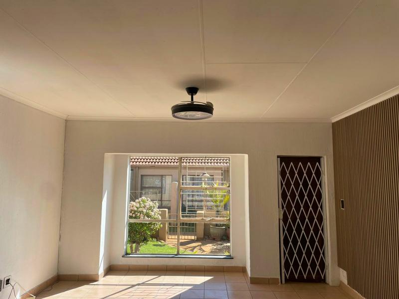 2 Bedroom Property for Sale in Birchleigh North Gauteng
