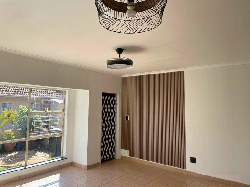 2 Bedroom Property for Sale in Birchleigh North Gauteng