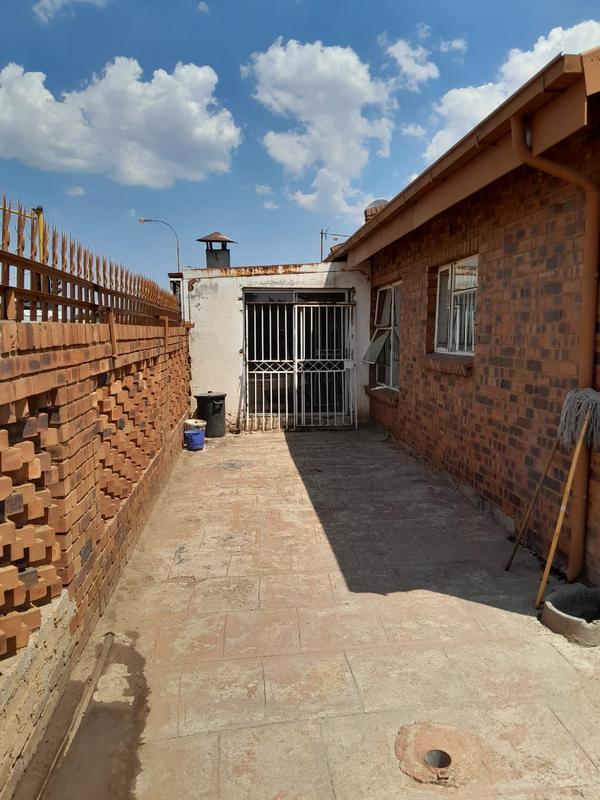 3 Bedroom Property for Sale in Tokoza Gauteng