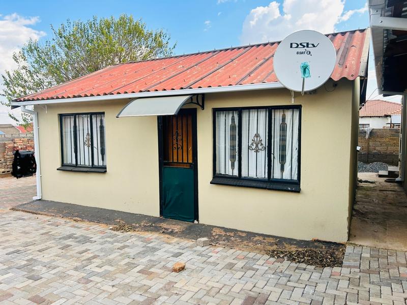 To Let 2 Bedroom Property for Rent in Braamfischerville Gauteng