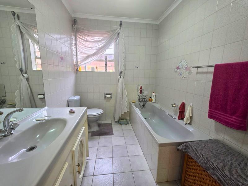 3 Bedroom Property for Sale in Glen Marais Gauteng
