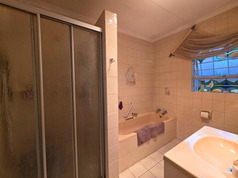 3 Bedroom Property for Sale in Glen Marais Gauteng