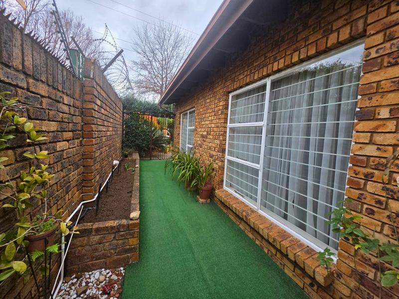 3 Bedroom Property for Sale in Glen Marais Gauteng